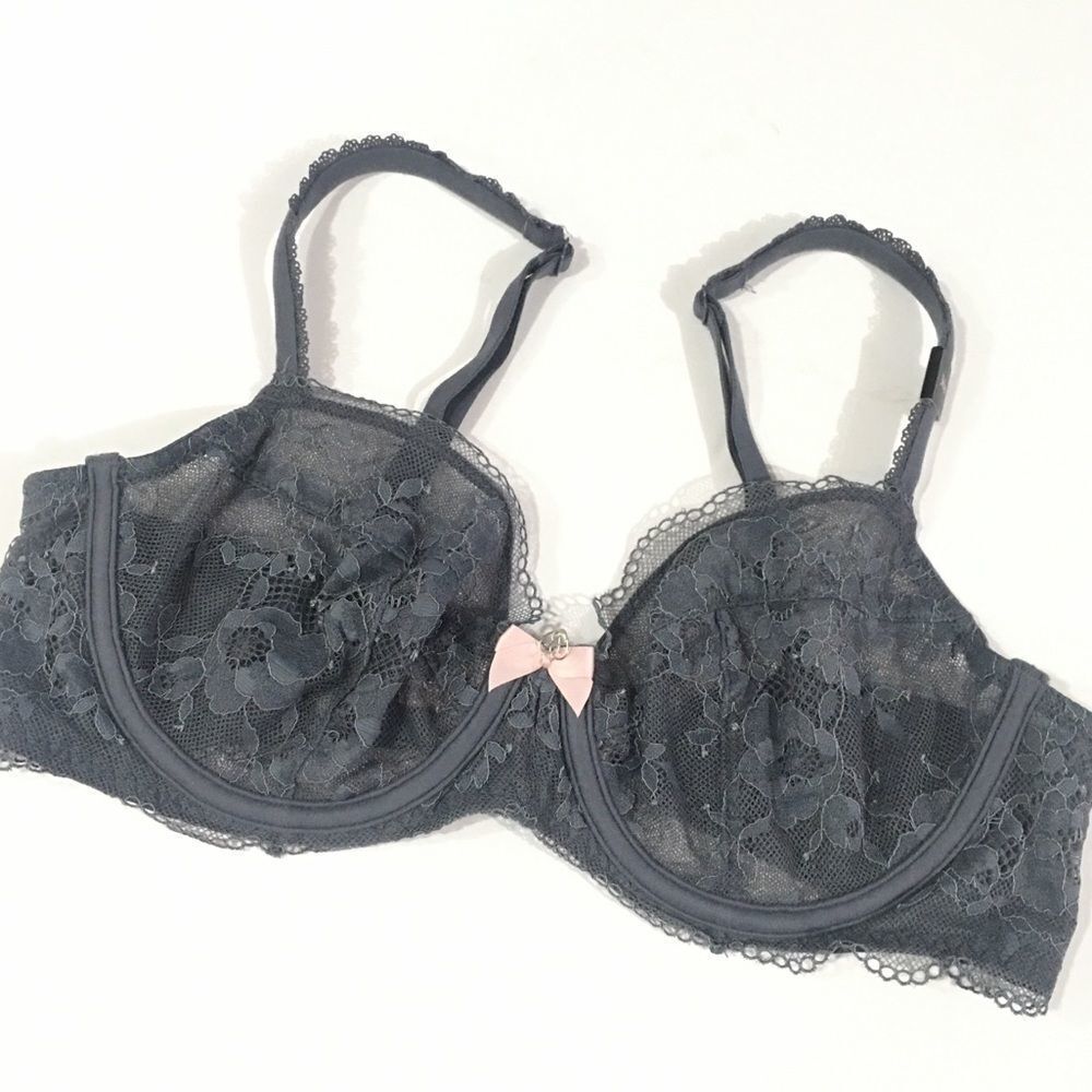 Victoria’s Secret Body unlined lace bra 36B